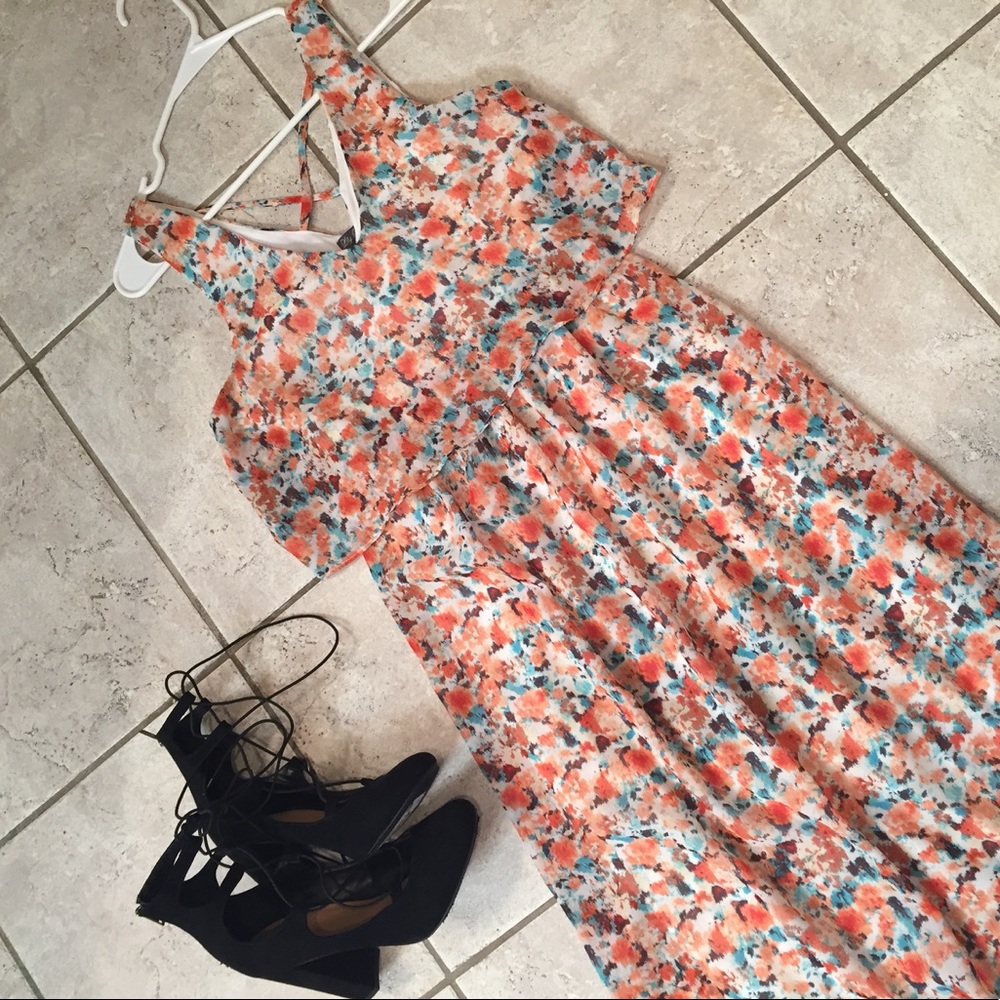 HOST PICK ❤ Summer time floral maxi dress